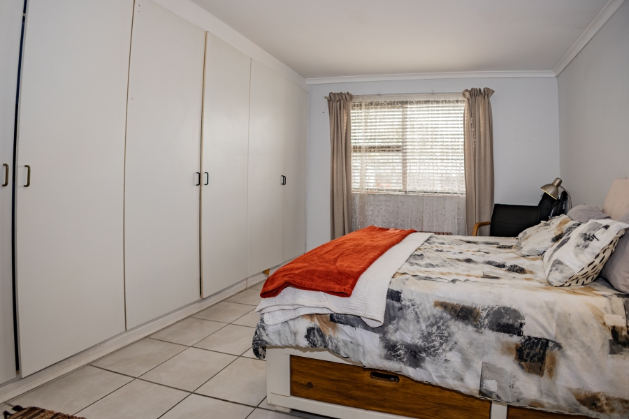 5 Bedroom Property for Sale in Loucharmante Western Cape